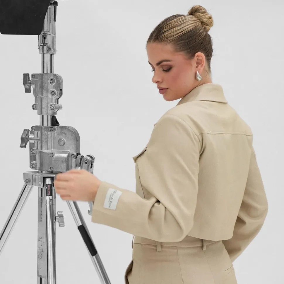 Olivia & Kate Beige Studio Cropped-Jacket Outlet