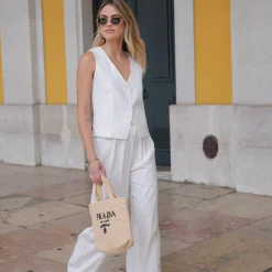 Olivia & Kate White Low V-Neck Linen-Gilet Fashion